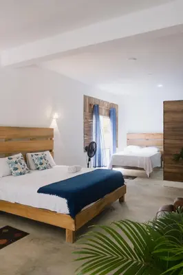 a bedroom with two beds and a window at Parador El Ermitaño in Santa Bárbara de Samaná