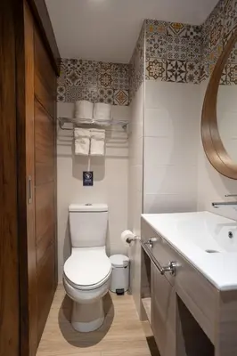 a bathroom with a toilet and a sink at Hotel Pinar Dorado By Hotel Gran Jimenoa in Jarabacoa