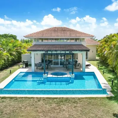 Stunning 3-Bedroom Villa with Pool