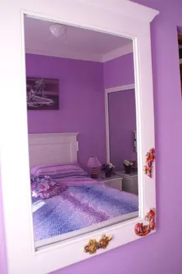 a mirror in a purple room with a bed at Casa Vacanze Dume in Bayahibe