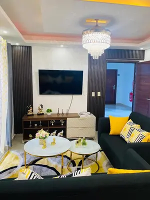 a living room with a couch and a tv at Confortable y lujoso apartamento en santiago in Santiago de los Caballeros