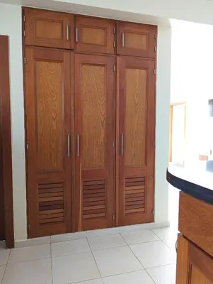 a kitchen with wooden cabinets in a room at Espacioso apartamento en Puerto Plata in San Felipe de Puerto Plata