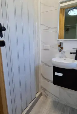 a white bathroom with a sink and a mirror at Apartaestudio en el centro de Puerto Plata in San Felipe de Puerto Plata