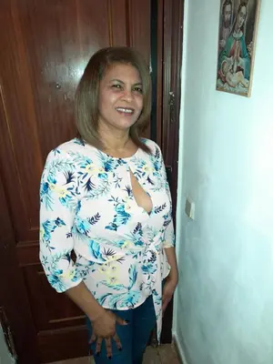 a woman is standing in a room at SDQ Villa Isabel, NO FUMAR, cerca embajada EEUU in Santo Domingo