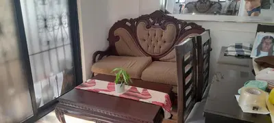 a chair sitting next to a table with a potted plant at SDQ Villa Isabel, NO FUMAR, cerca embajada EEUU in Santo Domingo