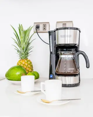 a coffee maker on a counter with a pineapple and cups at Estrella Dominicus Ekskluzywny Apartament ,,Bajeczny Widok,, in La Laguna