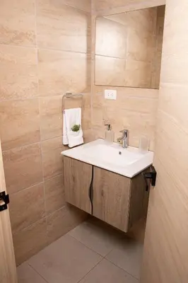 a bathroom with a sink and a mirror at Casa de Nini in Santo Domingo