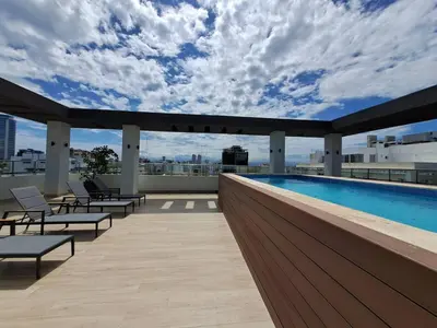 a swimming pool on the roof of a building at Goistay Elegant Refugio Caribeo 1br Gym Pool Naco in Santo Domingo