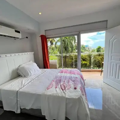HABITACIONES CON VISTA a LA BAHIA LA FAMILIA