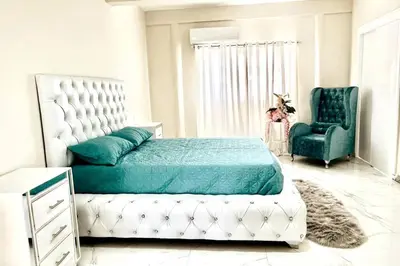 a bedroom with a bed and a chair at Villa Familiar con Piscina cerca Av Ecológica in La Ureña