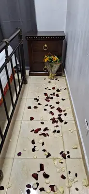 a hallway with a floor covered in dried flowers at Casa en Villa Marchena azua in Azua de Compostela