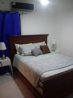 a bedroom with a bed with pillows on it at Hermoso condominio con aparcamiento gratuito in La Javilla