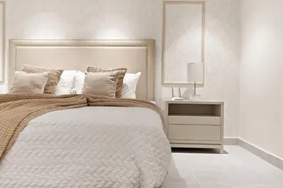 a white bedroom with a large bed with a mirror at Oasis Urbano Family 2br Pool Gym Lm22-8B in Santo Domingo