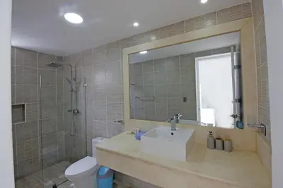 a bathroom with a sink and a shower and a mirror at Amplio PH de 3 hab para 9 personas in Punta Cana