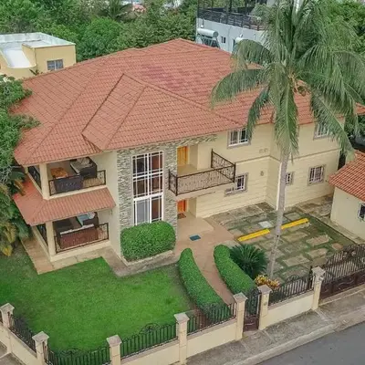 Luxe Comfort 8 Bedroom Villa with Private Pool & Entertainment