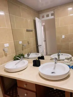 a bathroom with two sinks and a large mirror at Acogedor Apartamento remodelado in Sosúa