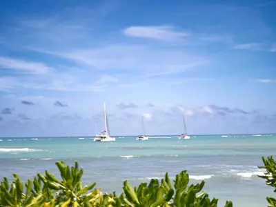 a group of boats floating in the water on the beach at Apartamento de Ensueño en Las Terrenas Penthouse in Las Terrenas