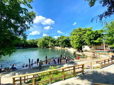 a group of people swimming in a lake at Elegante Apartamento A 100 mts la playa de los Minos RSJ in Río San Juan