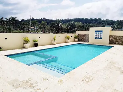a swimming pool in the middle of a building at Confortable Apartamento con Piscina en Cabrera in Cabrera