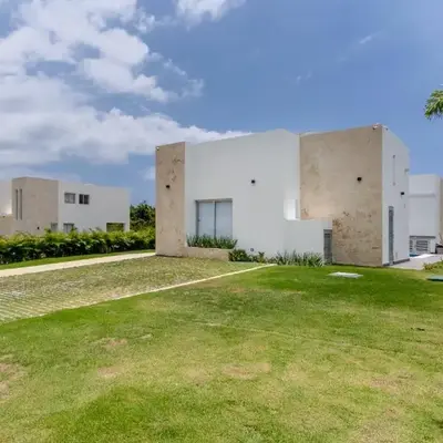 Elegant Seaside Villa Steps to Beach & Golf Course