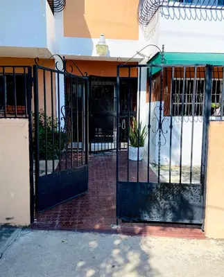 an iron gate in front of a building at Cómodo y completo en el Cacique in Bella Vista