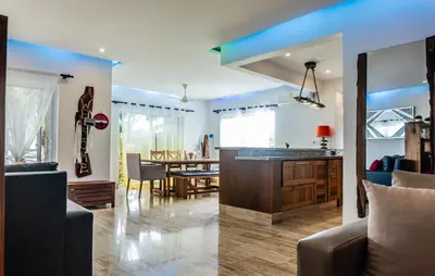 a living room and a kitchen with a dining room at Departamento en las Terrenas a pie de Playa in Las Terrenas