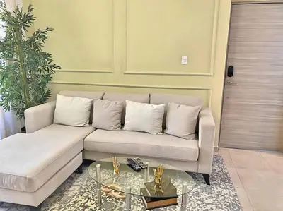 a living room with a couch and a glass table at Apto 3 Habitaciones Zona Tranquila Con Parqueo in Concepción de La Vega