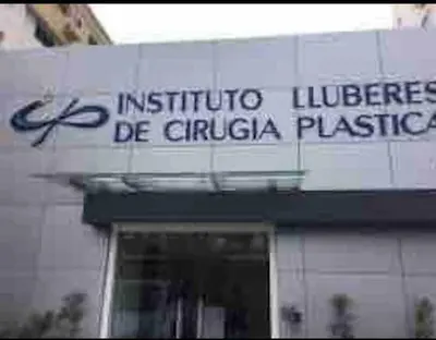 a sign on the side of a building at Brand New Luxury 1 BDR Pool-Cine - Saune-WIFI - I 19 in Santo Domingo
