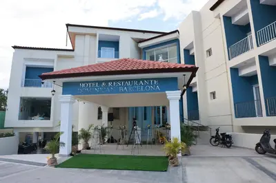 a building with a sign that reads hotel akinskinamine durham education at Hotel Dominican Barcelona in SJM