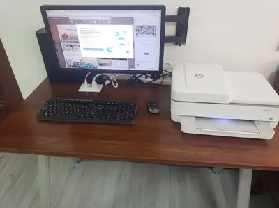 a computer and printer on a wooden desk at Desiderio in Santo Domingo