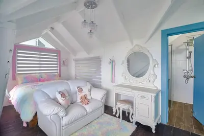 a room with a couch and a bed and a mirror at New-CasitaDeLasFlores-View-Wifi-Jacuzzi-Jarabacoa in Jarabacoa