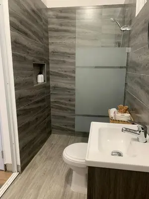 a bathroom with a toilet and a sink at A 7 minutos del Aeropuerto SDQ, Moderno y Compacto Apartamento in Boca Chica