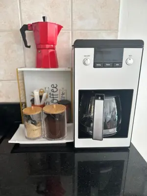 a microwave oven sitting on top of a counter at Apartamento l Vista al Mar Albatros BY JU Juan Dolio in Juan Dolio