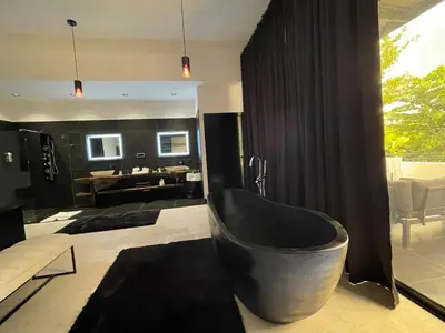 a living room with a tub in the middle at Casa black and white frente al mar in Las Galeras