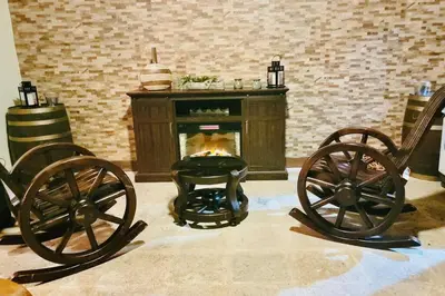 two wooden wagon wheels and a fireplace in a room at Río Privado Villa Jarabacoa con Picuzzi in Jarabacoa