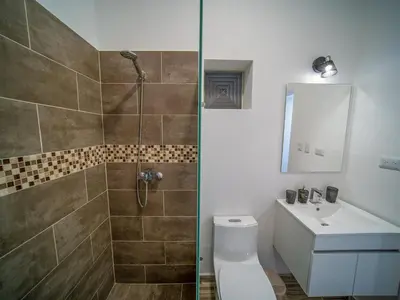 a bathroom with a shower and a toilet and a sink at Encuentro Studio surf kitesurf Residencia Aris in Cabarete
