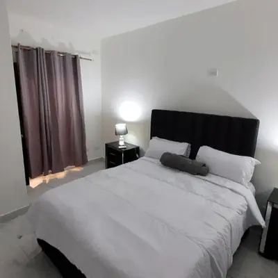 a bedroom with a large white bed and a window at Departamento Estrella en Santo Domingo in Santo Domingo