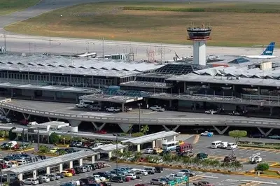 an airport with a parking lot and an airport tower at Estilo & Confort in Mendoza
