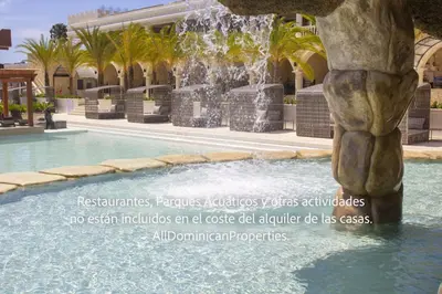 a fountain in the middle of a swimming pool at Villas Santa Fe in Sosúa