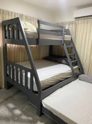 a couple of bunk beds in a room at Aire acondicionado Proximo teleférico y ocean Word in San Felipe de Puerto Plata