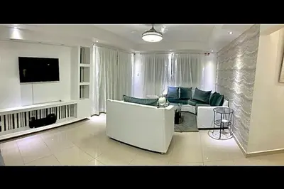 a living room with a couch and a tv at Apartamento con Deslumbrante Vista Al Mar in La Francia