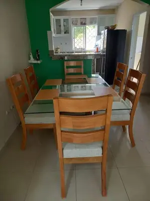 a dining room with a table and chairs and a kitchen at Maison T4, près de la mer in La Romana