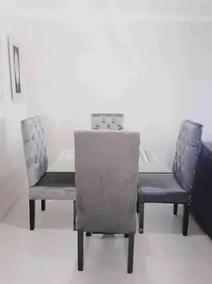 a dining table and two chairs in a room at La maravilla y comodidad al máximo in La Javilla