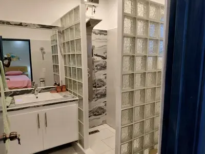a bathroom with a sink and a mirror at Agréable appartement en rooftop in La Cabirma