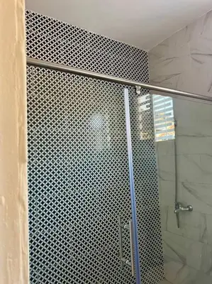 a bathroom with a shower with a glass door at Apartamento hermoso in Los Macos