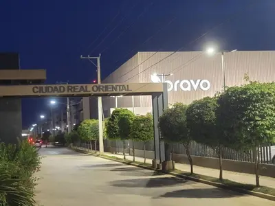 a building with a sign that reads global real commercial at Elegante apartamento en San isidro in Mendoza