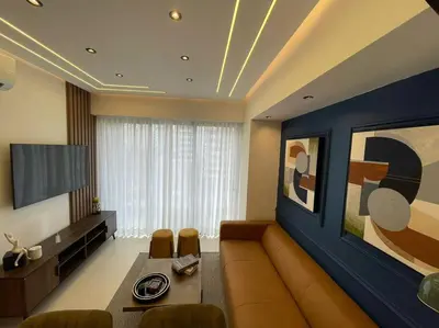 a living room with a couch and a television at Departamento de lujo en Santo Domingo in Santo Domingo