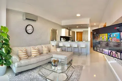 Gallery image of Upscale City Center Apt, Pool in Los Prados