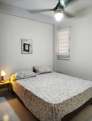 a bedroom with a bed and a ceiling fan at Apartamento próximo al centro médico HOMS in Hato Mayor