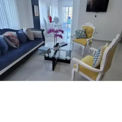 Charming 2BR Apt Near Beach
